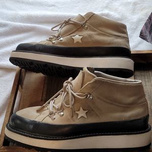 Converse mountain club hikers Size 9